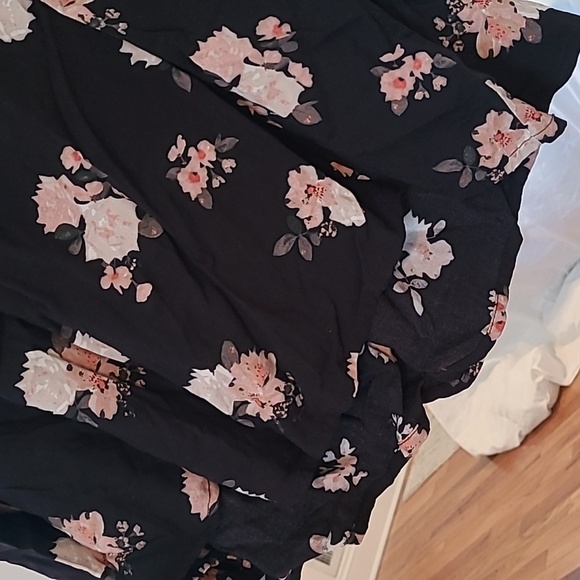 🔶️5 for $30🔶️ Black Boho Floral Crochet Neckline Balloon Long Sleeve Dress - Picture 4 of 6